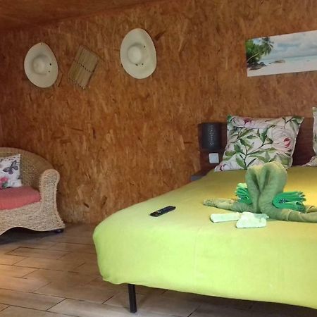 Ferme Lebon Papillon Le Chalet Kayamb Hostal Le Tampon Exterior foto